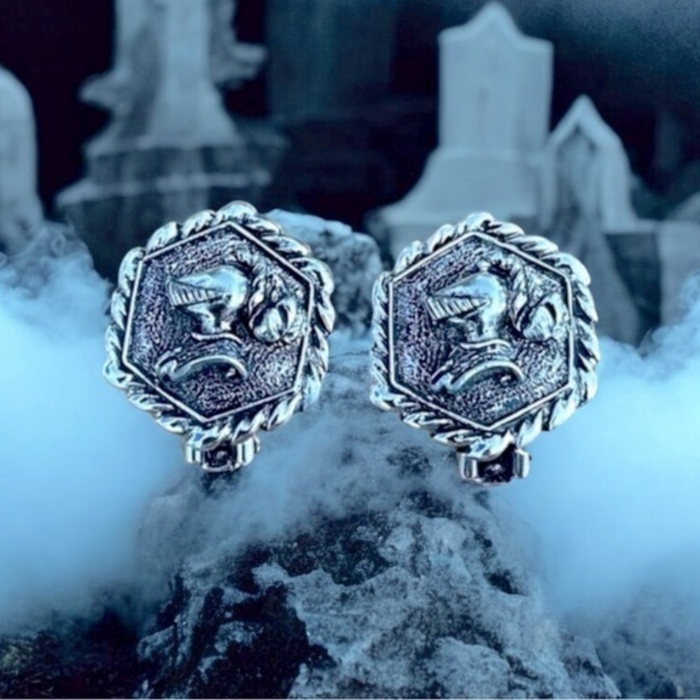 🫶🏻 Vintage BSK Signed Knight Earrings